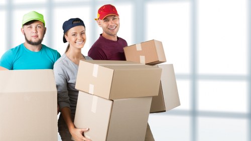 Removal truck hire for flats and family homes in Aldersbrook