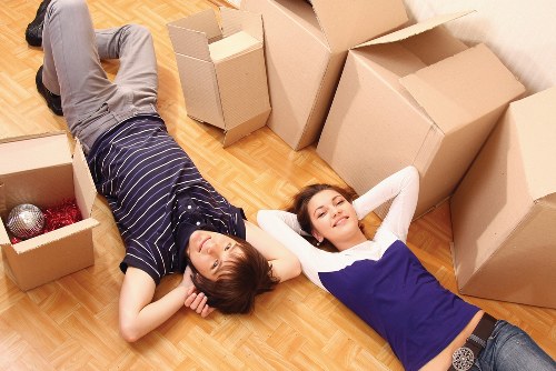 Packing support for household items in Aldersbrook